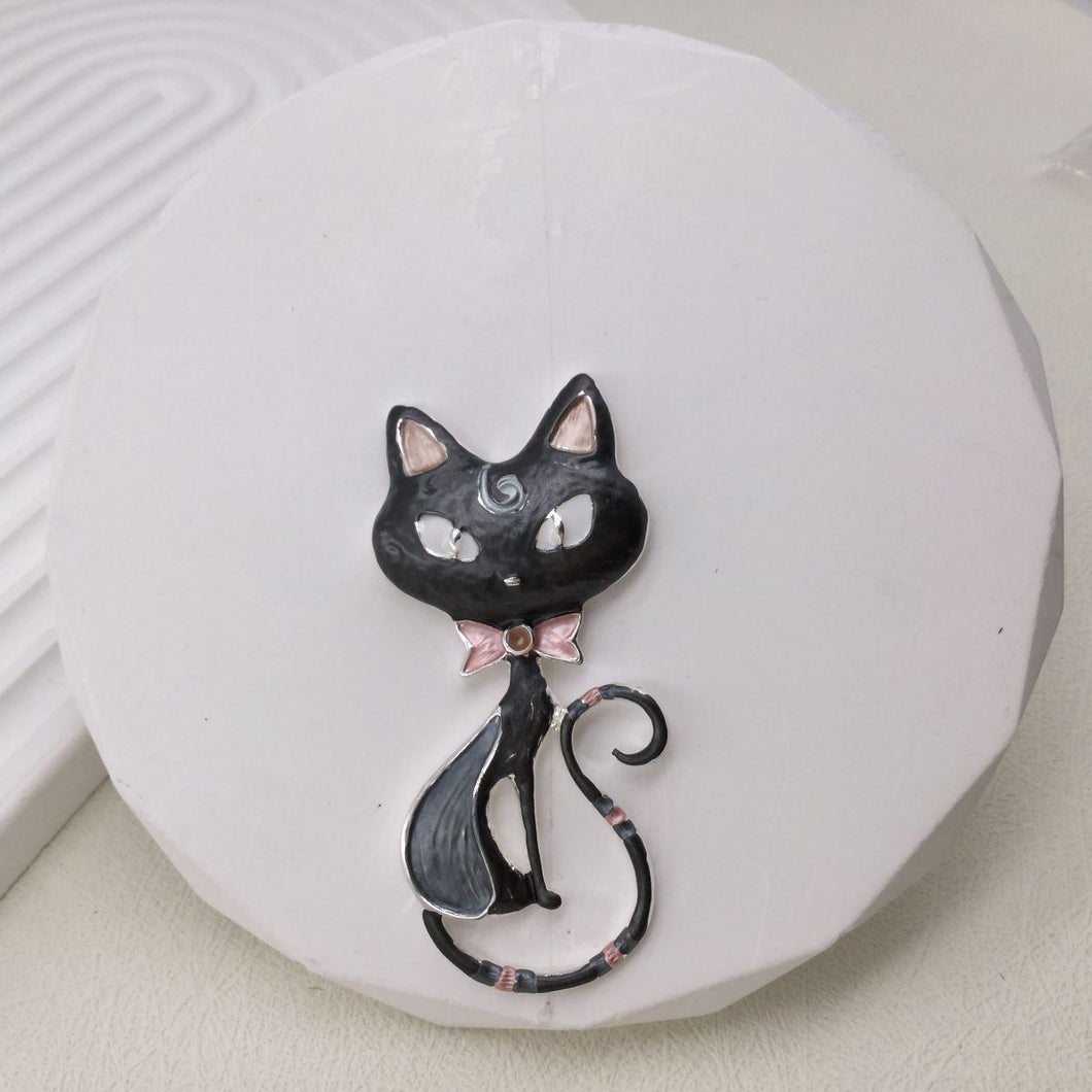 Magnetic Scarf Brooch - Stylish Silver Cat