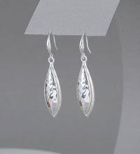 Load image into Gallery viewer, Gracee Hammered Silver Drop Earrings